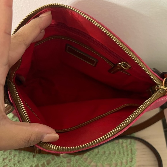 PRELOVED Dooney and Bourke Hot Pink Crossbody. - Picture 4 of 5